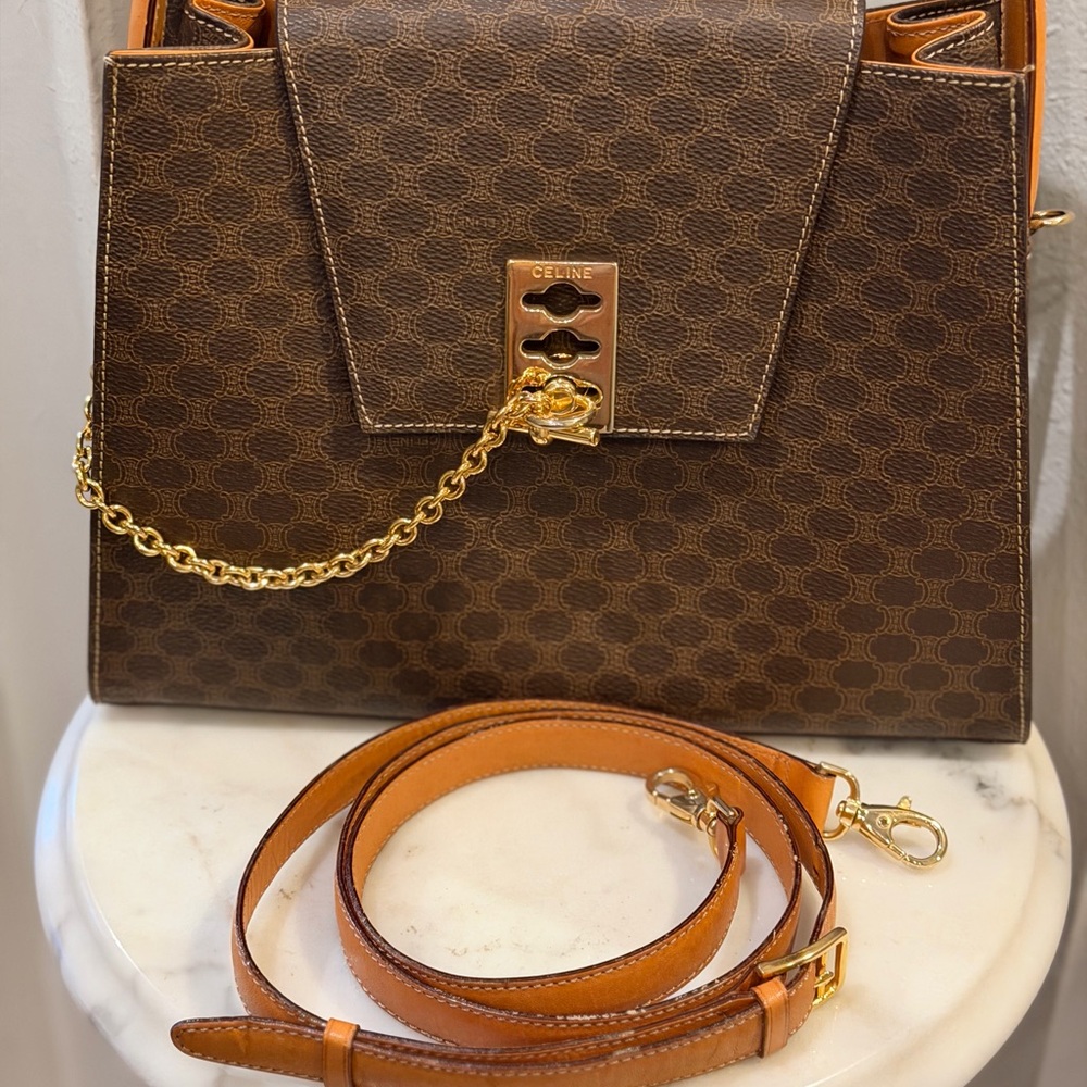 Below cost! Celine rare Macadam chain lock trapezoidal bag with crossbody strap - Picture 2 of 10